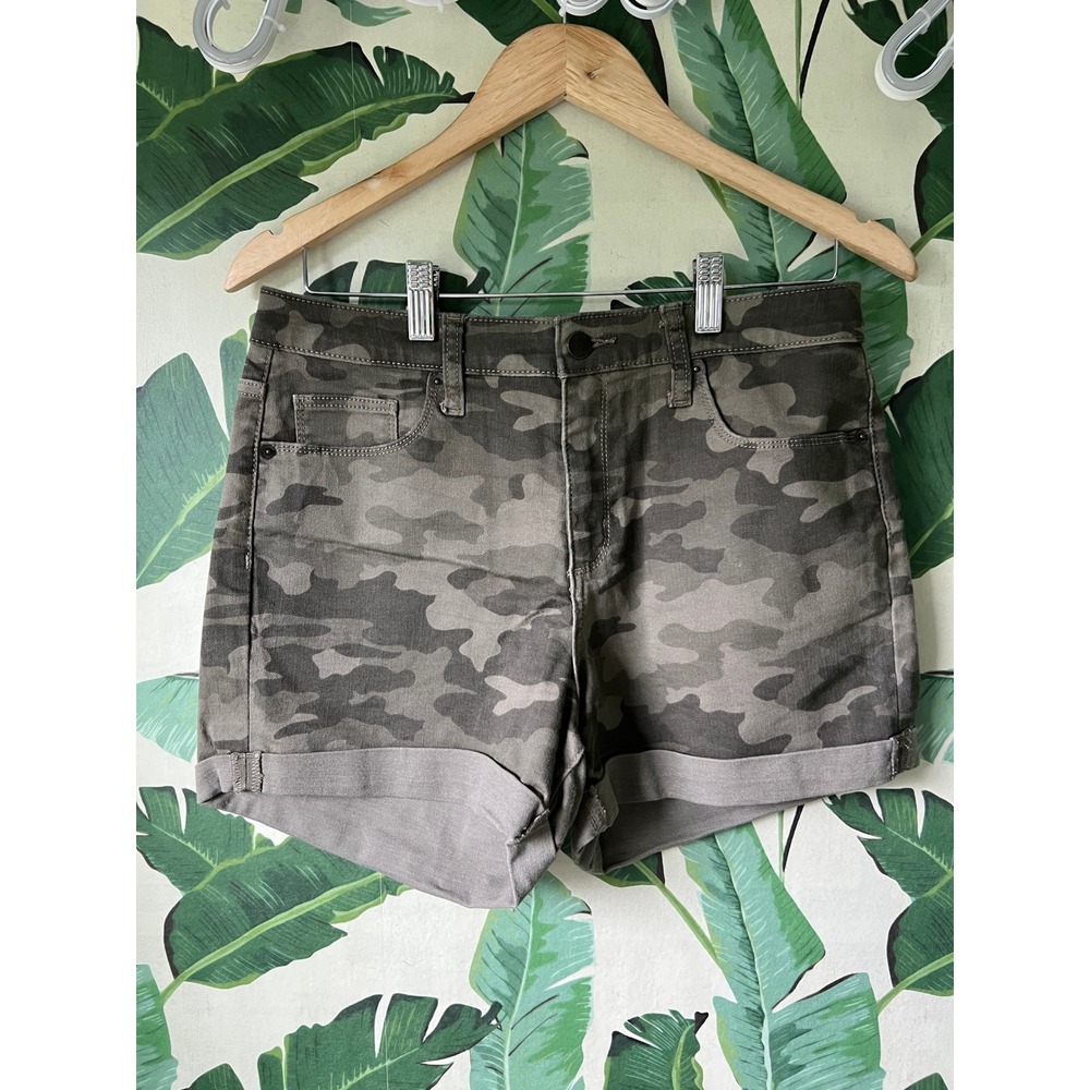 Universal Thread Camo Shorts High Rise Midi Women 8/29 Green